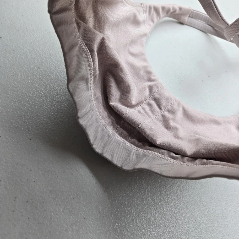 Lululemon Women Sports Bra 2 Light Pink Energy Wireless Strappy Crossback